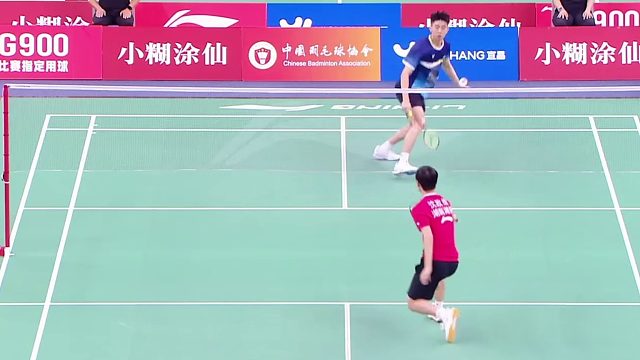 第十五届全运会羽毛球团体赛，王子峻展现快速进攻和控制能力，以21-10轻松获胜