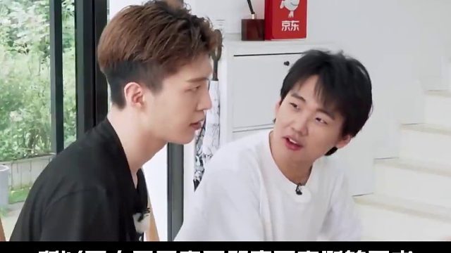 李诞被饿得吃榨菜，去范丞丞和郭麒麟家里做客，结果两人不会做饭