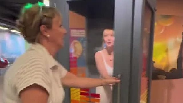 告诉妈妈里面是隔音的