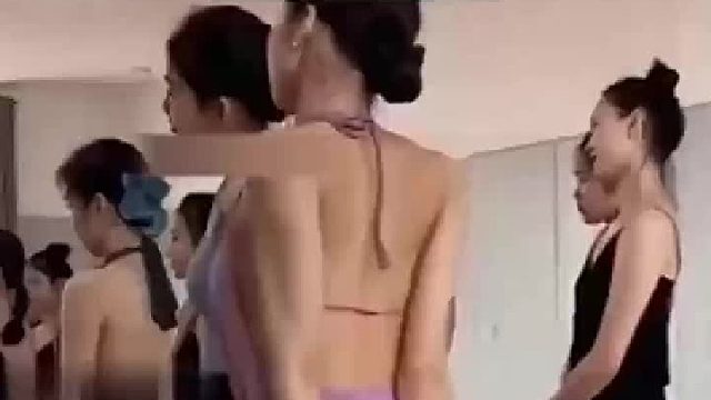 有人天生就是主角！她将拉丁舞魅力展现得淋漓尽致，下面一幕超亮