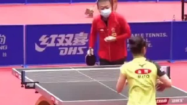 这谁球拍呀，看这球打的…