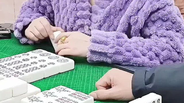 哦嚯。湖北卡五星大神。进来看看。列牌诈胡了吗？