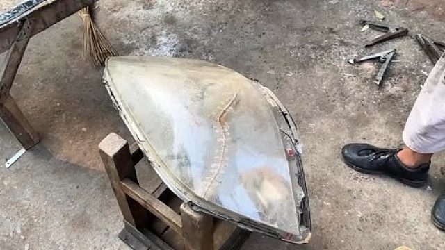 工匠竟然将破烂不堪的汽车大灯修复如初，这手艺也太牛了