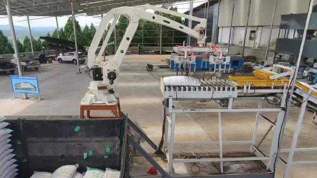 机器不是让你偷懒是让你少走弯路，全自动有机肥装车机