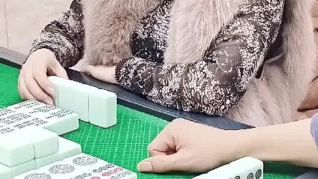 哦嚯。卡五星麻友们。建议哈。列六筒你会杠吗？