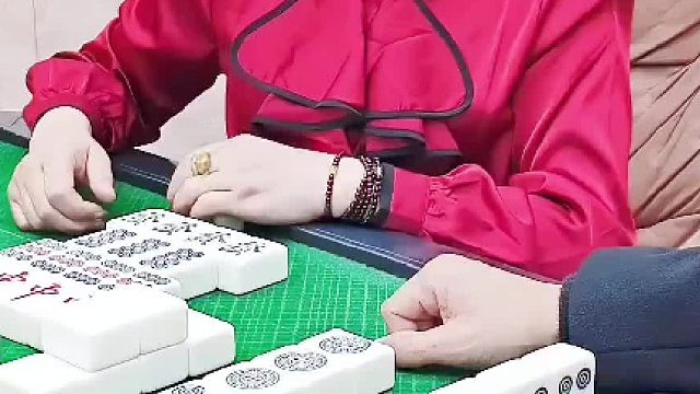 哦嚯。卡五星高手。进来帮我看看。列牌是胡了吗？