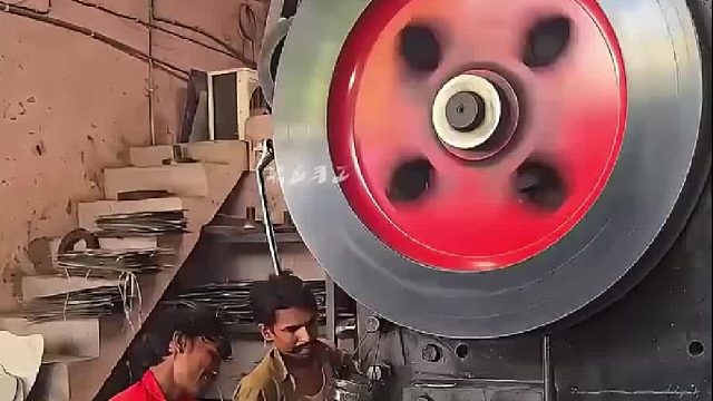 巴基斯坦简陋小作坊，打造一体成型不锈钢锅全过程！