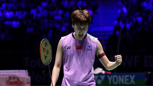 负伤前行！陈雨菲2-0击败安洗莹，世锦赛最不可思议一球诞生了