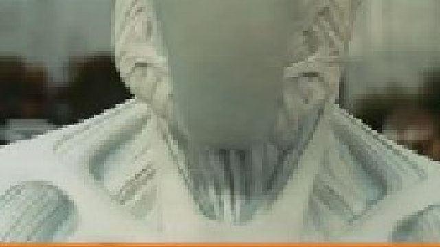 外星人侵入地球，人类被改造成了人形傀儡