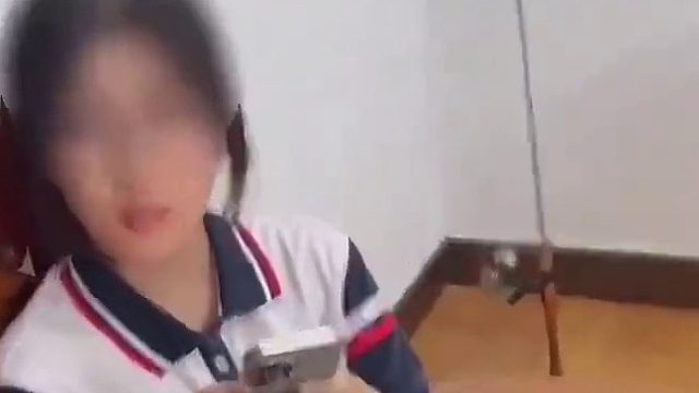 女儿偷拿爸爸的买车钱 去买4000的耳机。 ​​​