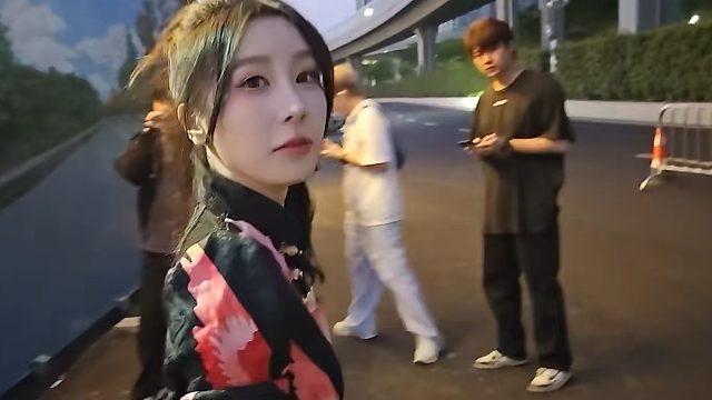 “王老师，你这车别人开过吗？”童锦程零帧起手，结果却被吓得紧急避险