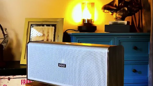 氛围感直接拿捏！这音响放家里也太高级了，DOSS全景声音响