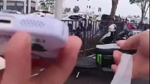 规定时间送达却接锅？外卖员拒背炸鸡不脆的锅顾客：那就投诉！