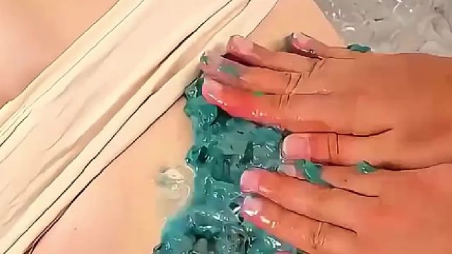 女子变废为宝手工制作出一款读书椅，真是太有创意了