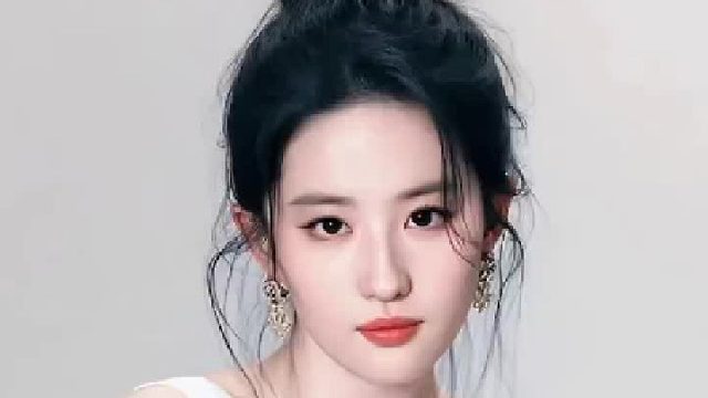 刘亦菲风姿绰约，举止间尽显从容风范