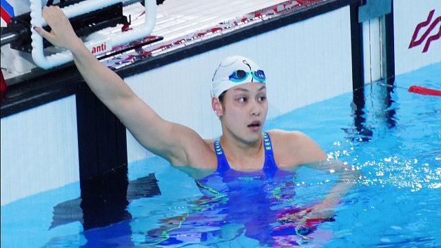 仅差0.01秒！自由泳接力前三棒落后，结果余依婷狂飙上演绝杀