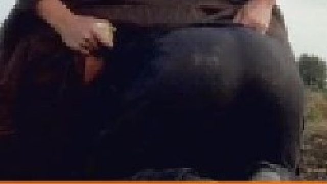 女人为了救丈夫，竟把他藏进了裙子底下（上集）