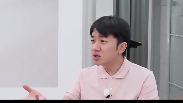 王祖蓝终究没能保住他的“爱妻”人设，在家不做家务，还埋怨老婆