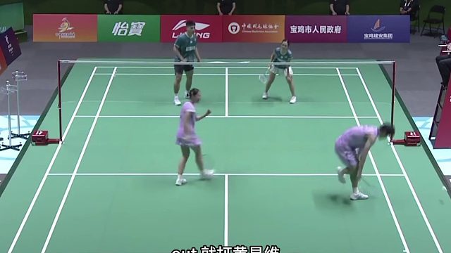 2025中国宝鸡羽毛球大师赛，双方比分紧咬，珺茜组合进攻连得2分，以21-19惊险扳回一城