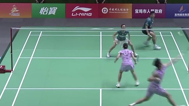 2025中国宝鸡羽毛球大师赛，珺茜组合灵活的关键分处理，以21-19惊险扳回一局