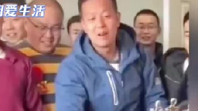 原来以为大哥是来当伴郎的，没想到大哥是来当肘击王的