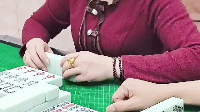 哦嚯。孝感卡五星高手。进来建议哈。列牌你怎么打呢？