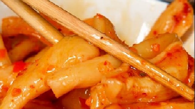 嘎嘣脆的鸡萝卜，再搭配上粥，真的嘎嘎香呀！