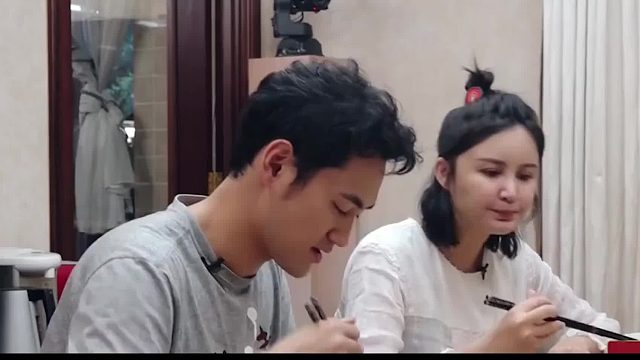 42岁的张歆艺与袁弘定居上海豪宅，没想到女明星也会遭遇婆媳危机