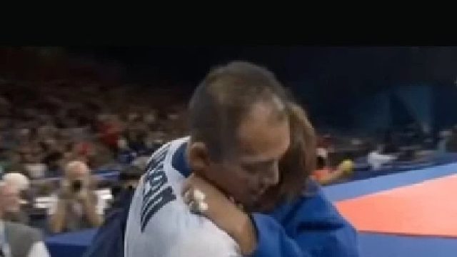 报出惊天冷门，日本最出名的拳手，因大意遭反杀