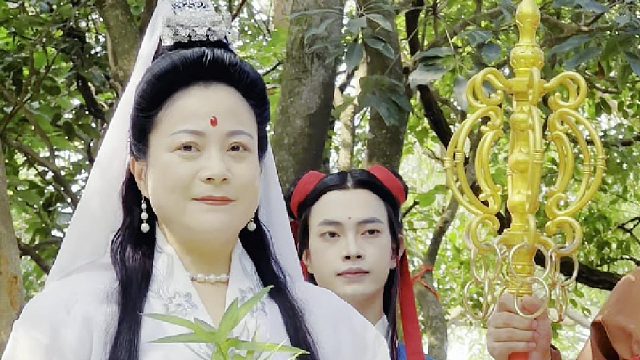 对酒当歌，人生几何；东莞观音山来了就好，幸福美满！