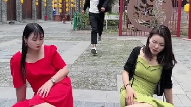 前妻和老婆同时遇到了困难，只能选一个，前妻已经是过去式了，现任老婆才是陪我一辈子的人，我做的对吧