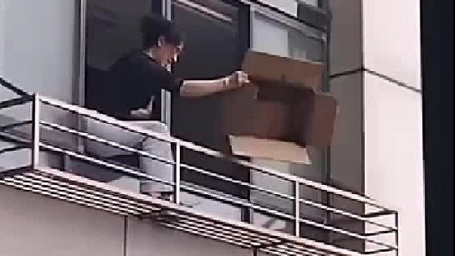 跟着垃圾掉下来就好了