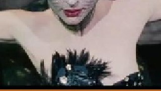 女人跳舞时发生了诡异的一幕