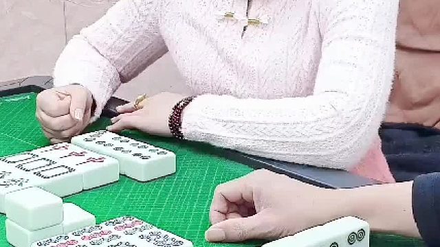 哦嚯。湖北卡五星大神。进来看看。列牌算听胡吗？