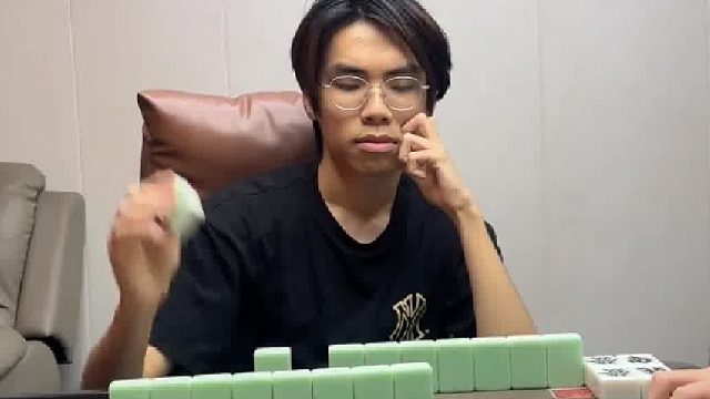 隔着屏幕感受到浓烈的无助感