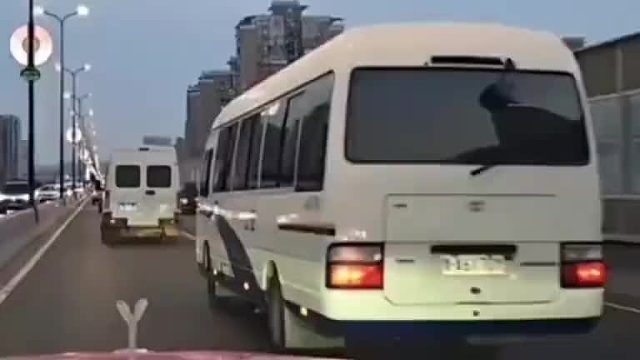 劳斯莱斯路上偶遇“限定款”皮肤也是没脾气了！