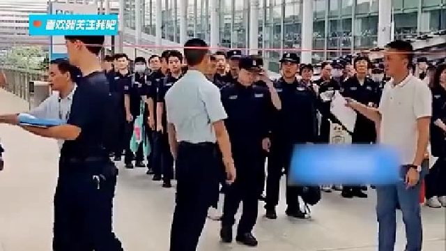 某小区选拔保安，不到红线根本不要，长的高的好对付业主们？