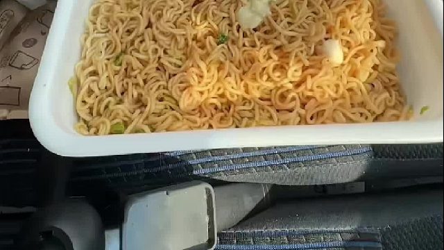 日本打工人的午餐—今天吃三盒超大方便面