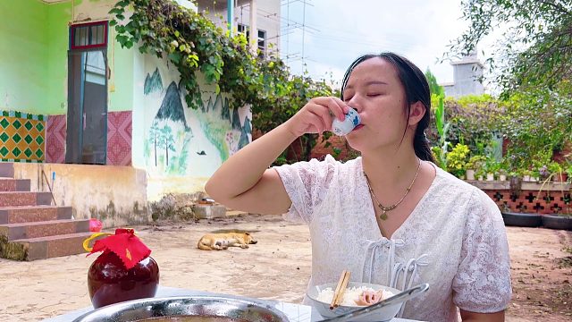 媳妇问老公：结婚最大的好处是什么？老公一语道破，媳妇连干三杯