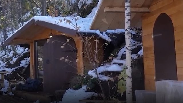 男人不惜抛妻弃子，也要去到野外建造豪华版木屋