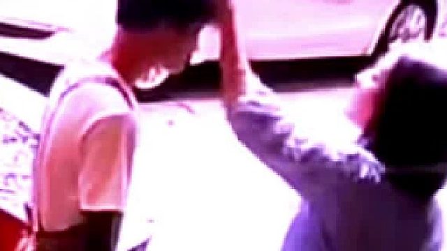 背后挑畔老板娘被发现