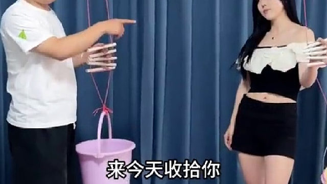 这怎么可能夹到手，一根绳子串到头的，又不是上下两根  ​