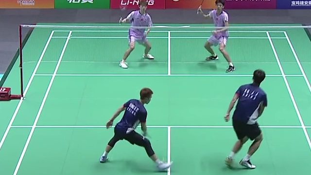 胡林组合默契配合 精准跑位轻松拿下首局