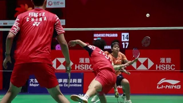 凤凰组合晋级8强越战越勇！黄东萍丝毫不掩饰对小冯的夸奖