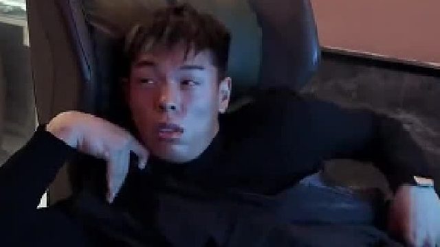 这里解释一下为什么不白天玩晚上睡。1 是通宵费便宜，2 是白天要吃饭。