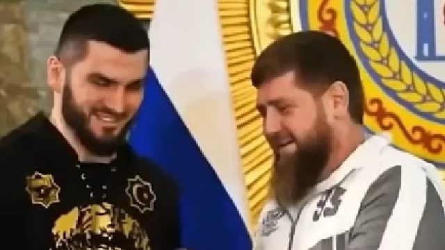 车臣名将被英国重炮手暴打，卡德罗夫万万没想到，这还能反败为胜