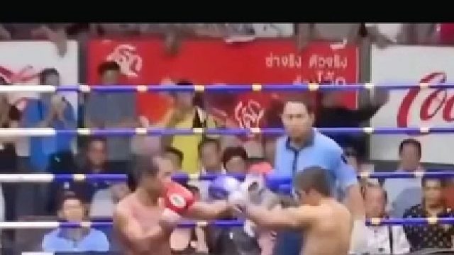 厨房女战神太飘了，自以为能打赢职业选手，结果被打的投降认输