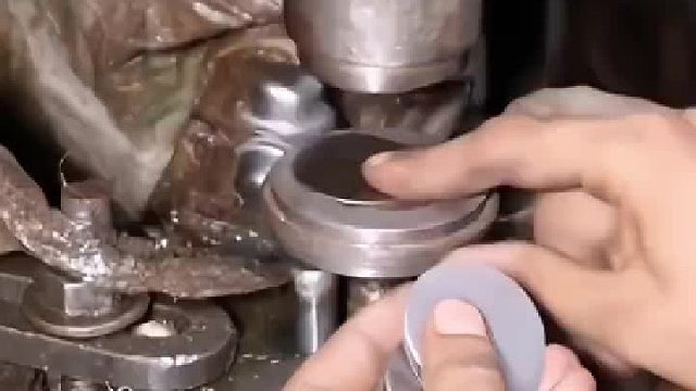 一看就是新手，老师傅的手指不可能这么齐全。