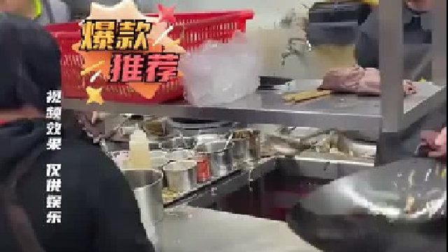 打荷没理解厨师的意思，还把装菜的盘子拿走，网友：可以解雇了