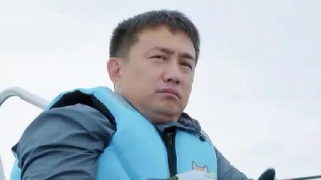 黄磊遭刘奕君“打脸”，强忍痛意陪笑，网友：圈内等级分明